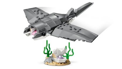 lego 31381 Creator 3-in-1 Fierce Shark with a Treasure Chest