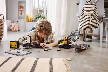 LEGO 42175 Technic Volvo Fmx Truck & Ec230 Electric Excavator