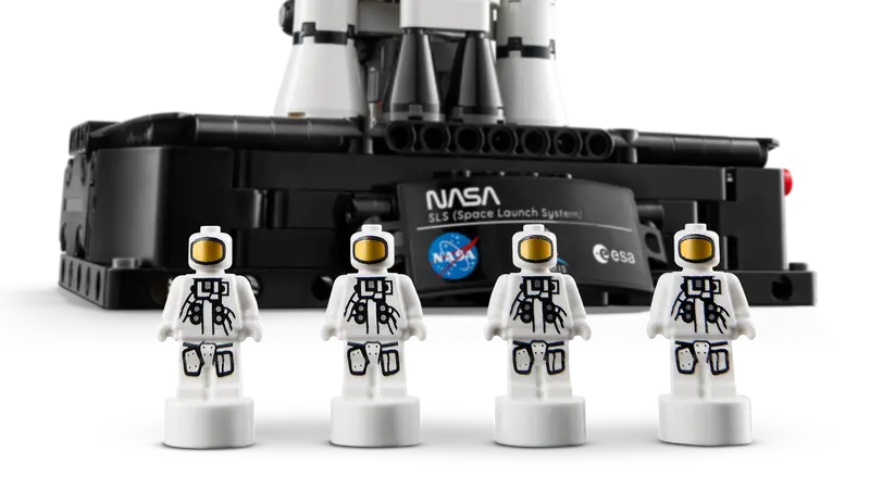 LEGO 42221 Technic NASA Artemis Space Launch System Rocket