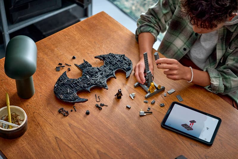 LEGO 76330 Super Heroes DC Batman Logo