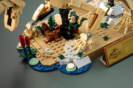 LEGO 77985 Jurassic World Dinosaur Fossils: Triceratops