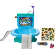 Hot Wheels Skate Flushin' Toilet Skate Bowl Playset