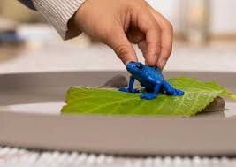 Schleich 14864 Blue Poison Dart Frog