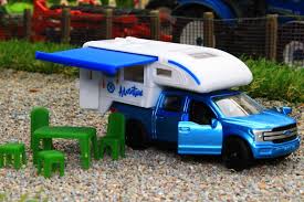 SIKU 1693 Ford F150 Pick Up Camper