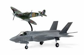 Airfix 1:72 Supermarine Spitfire And F-35 B Lightning II